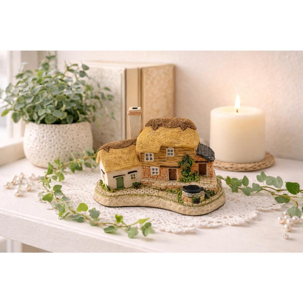 David Winter Birthstone Wishing Well With Box No COA Miniature Village Decor